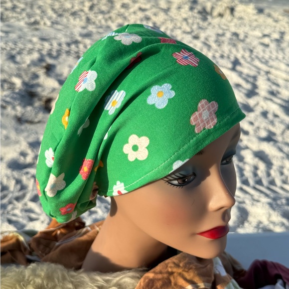 23 Beaches Accessories - Joyful Green flower scrub cap